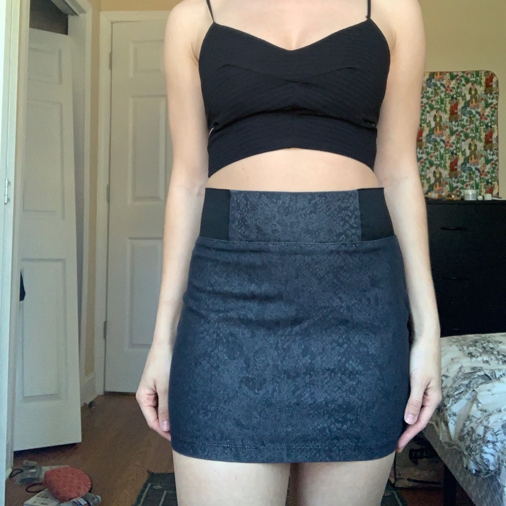 3/25 Snakeskin pattern mini skirt